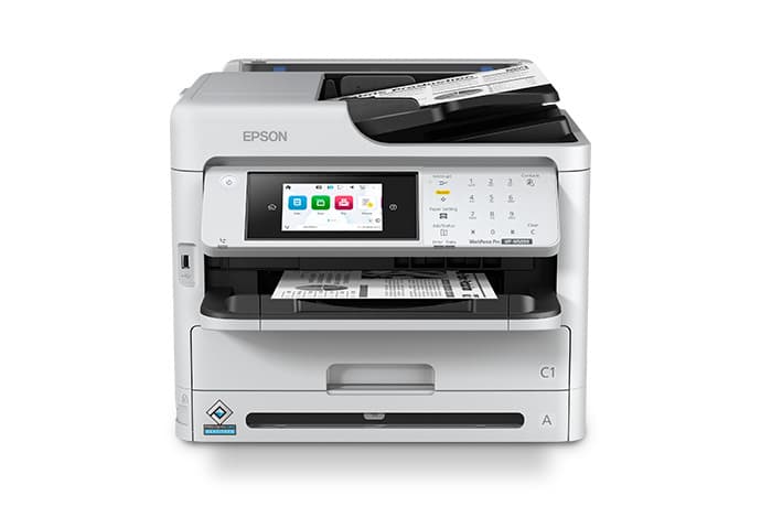 Vista frontal de la Epson WorkForce Pro WF-M5899 sobre fondo blanco